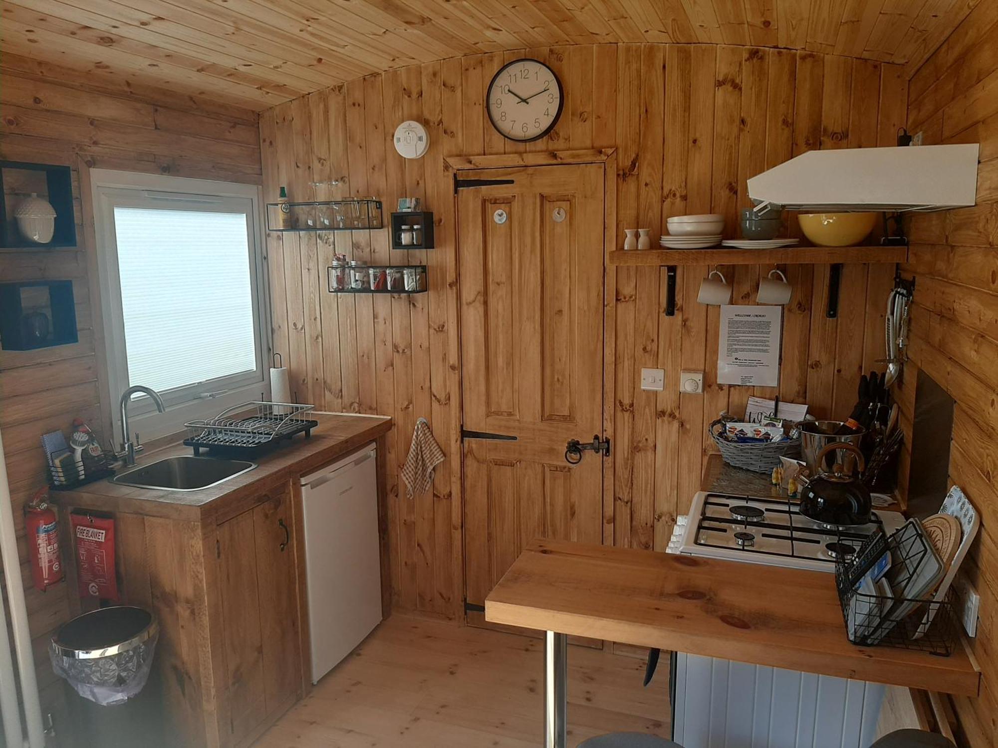 Anglesey New Modern Shepherds Hut With Spa Hot Tub Gwalchmai Extérieur photo
