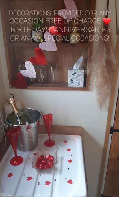 Anglesey New Modern Shepherds Hut With Spa Hot Tub Gwalchmai Extérieur photo