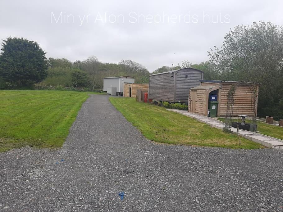 Anglesey New Modern Shepherds Hut With Spa Hot Tub Gwalchmai Extérieur photo