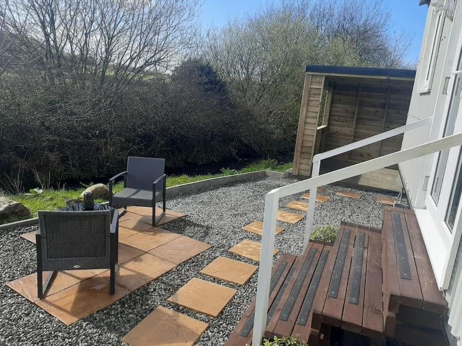 Anglesey New Modern Shepherds Hut With Spa Hot Tub Gwalchmai Extérieur photo